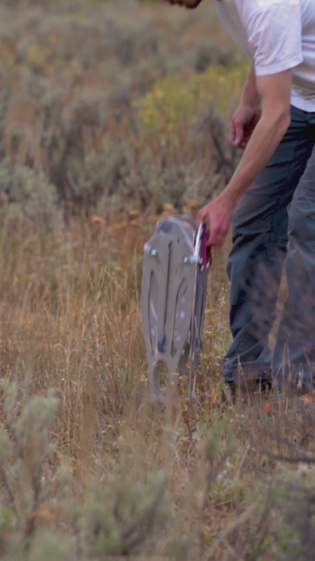 Load video: In this video, we show how to set up your Sego side table.